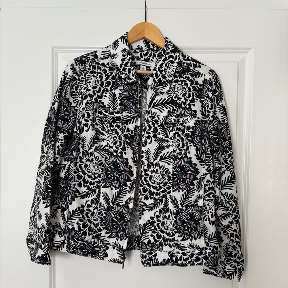 Croft & Barrow light and breezy zip-up jacket